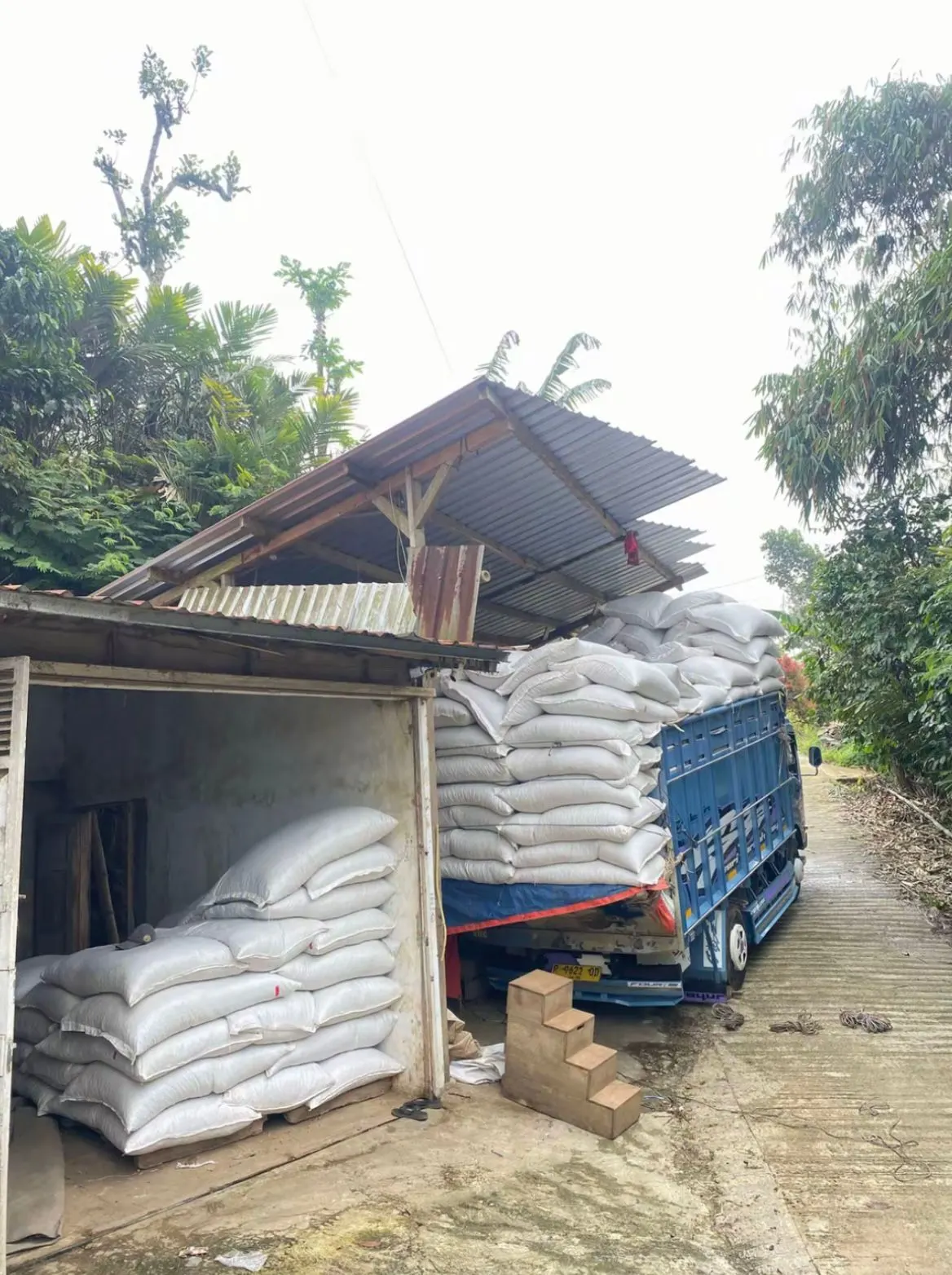 Trucking to port